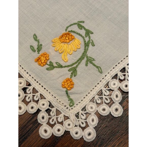 Four Vintage Embroidered Lace Edge Yellow Flower Cloth Napkins - Picture 4 of 5